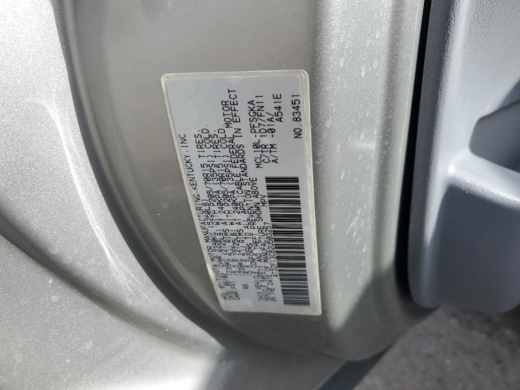 2002 Toyota Sienna Image 13