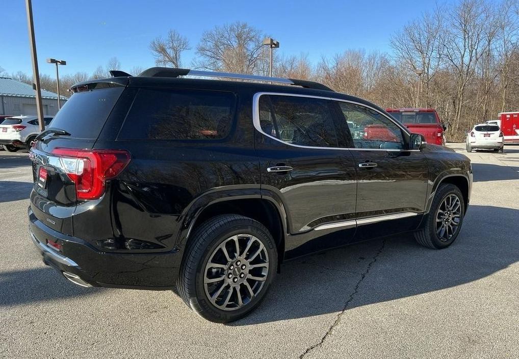 2023 GMC Acadia Image 3