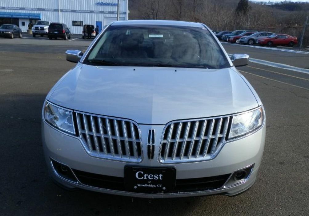 2012 Lincoln MKZ Image 2