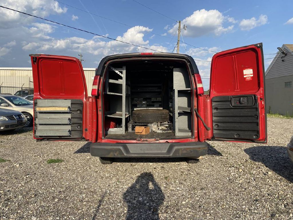 2011 Chevrolet Express Image 2