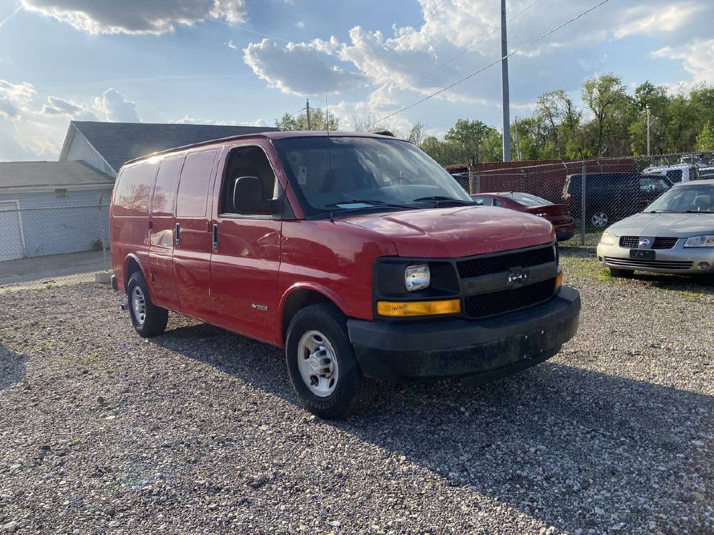 2011 Chevrolet Express Image 3
