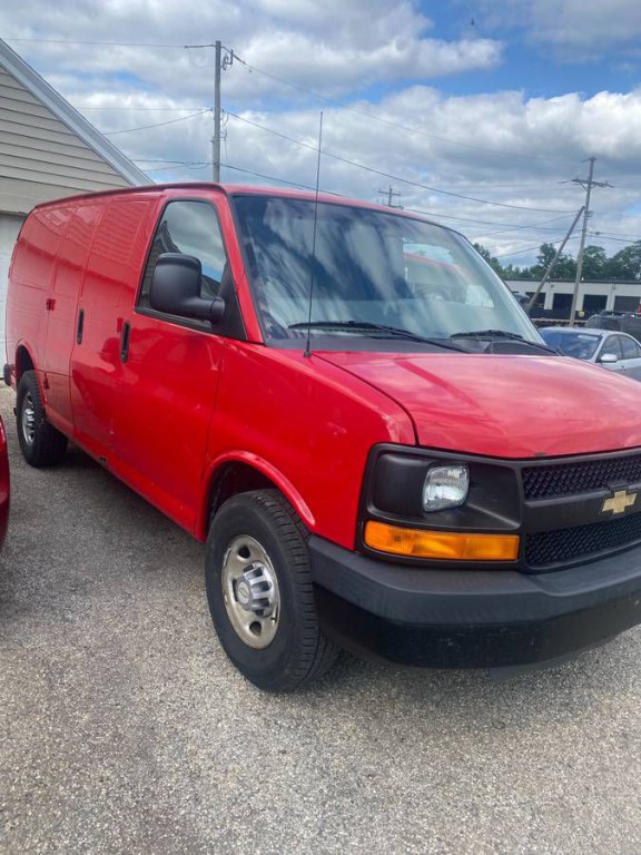 2010 Chevrolet Express Image 2
