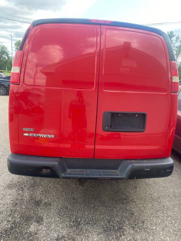 2010 Chevrolet Express Image 4