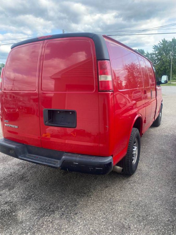 2010 Chevrolet Express Image 5