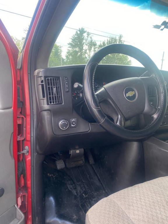 2010 Chevrolet Express Image 8
