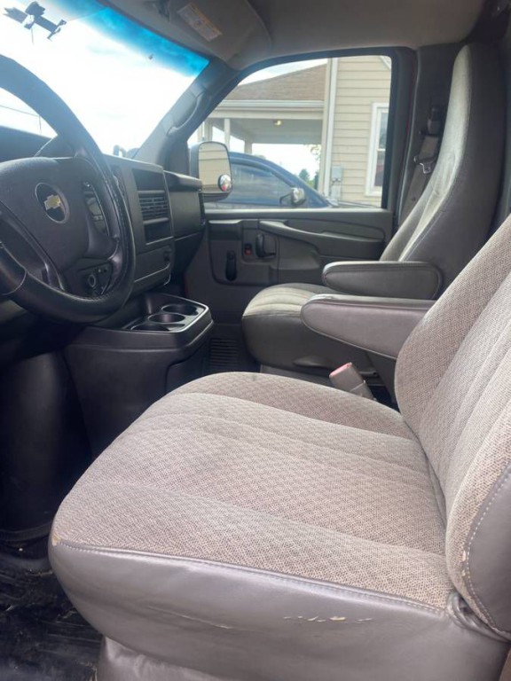 2010 Chevrolet Express Image 9