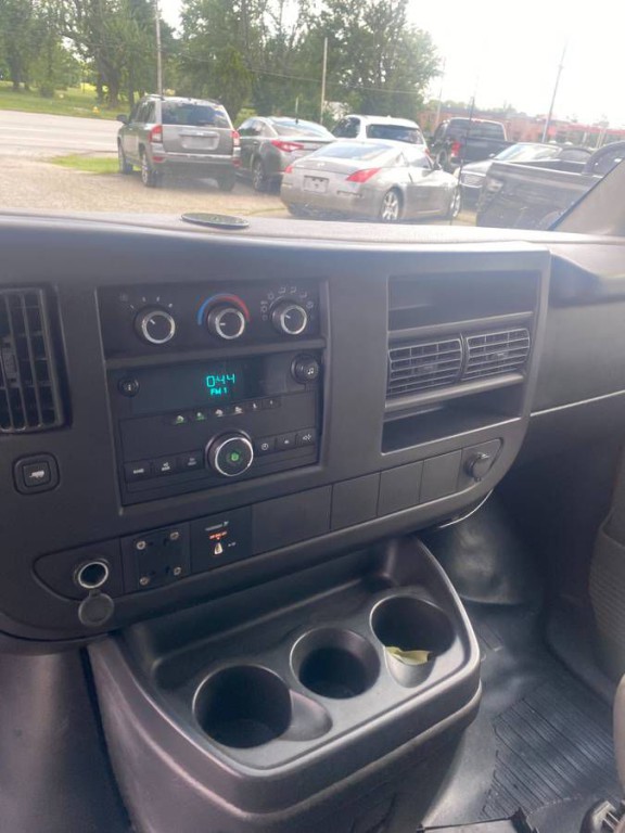 2010 Chevrolet Express Image 11