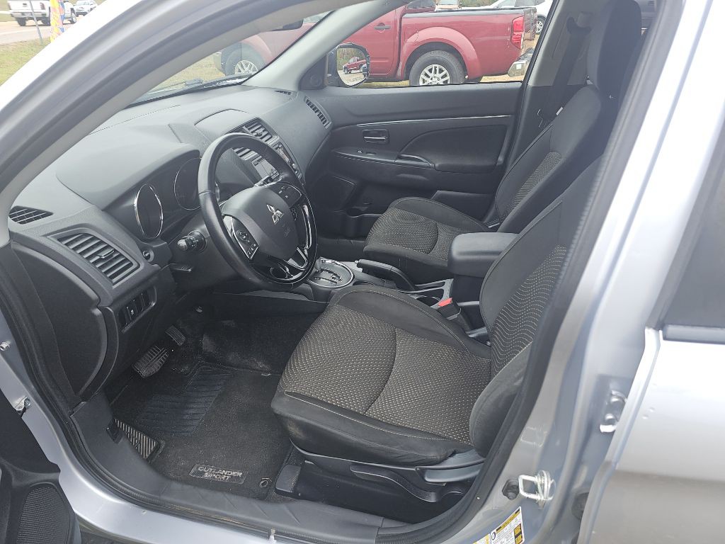 2016 Mitsubishi Outlander Image 4