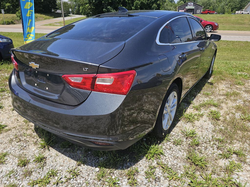 2016 Chevrolet Malibu Image 2