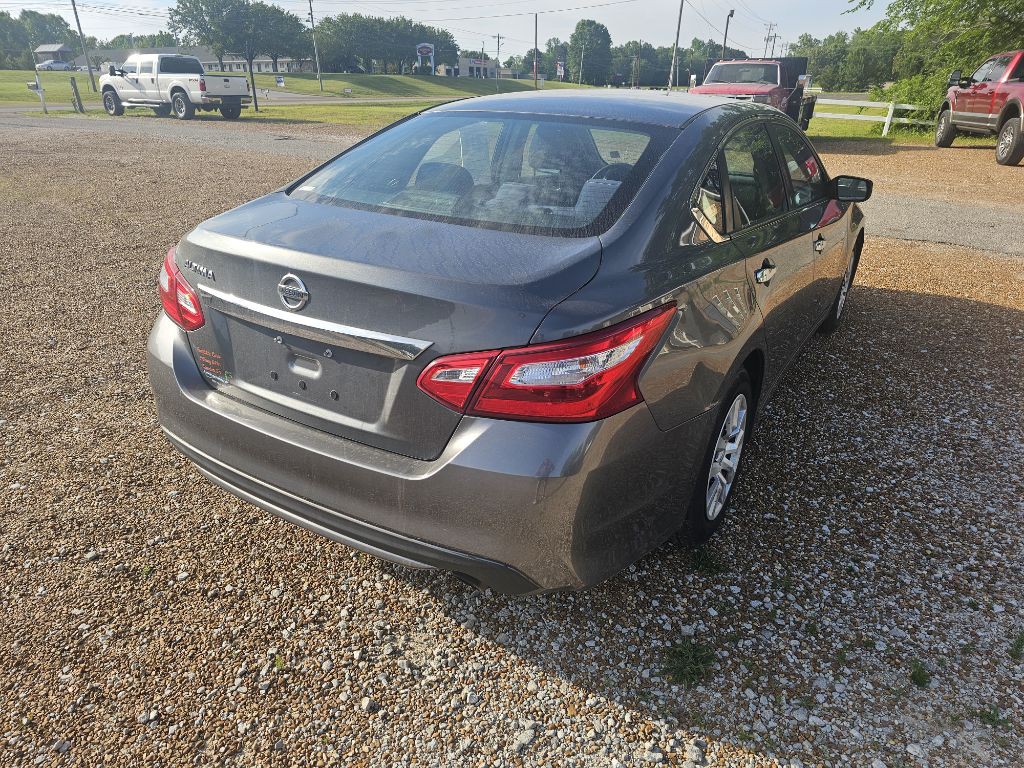 2017 Nissan Altima Image 2