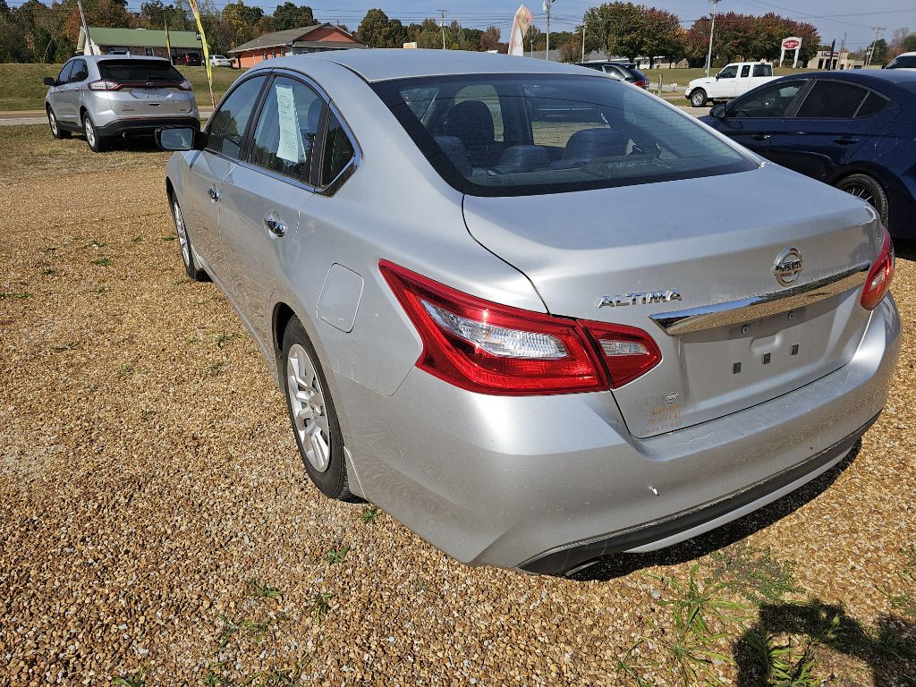 2016 Nissan Altima Image 2