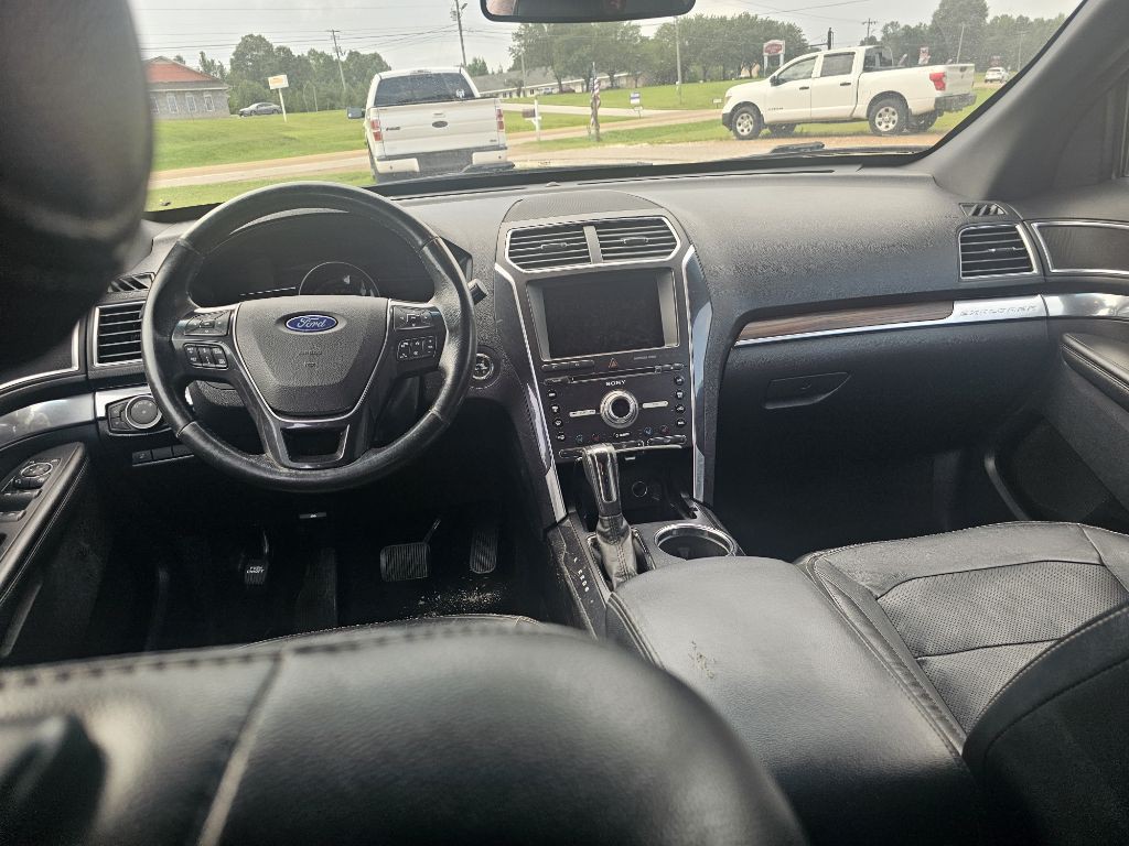2016 Ford Explorer Image 2