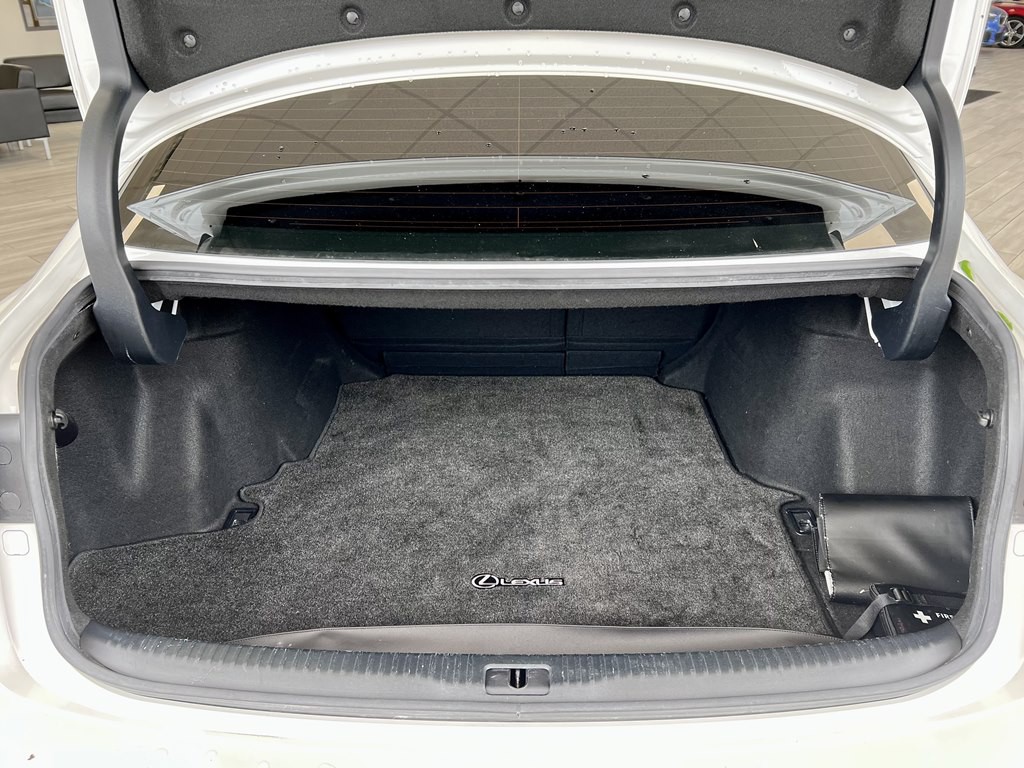 2015 Lexus IS Image 9