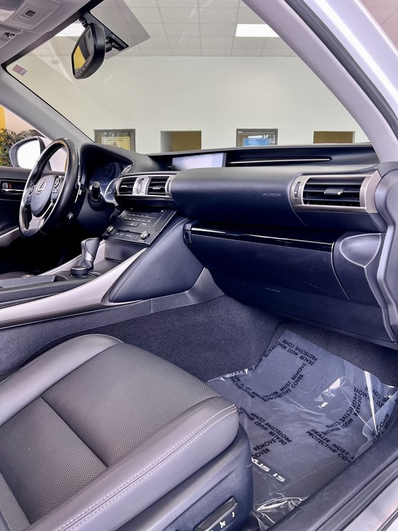 2015 Lexus IS Image 12