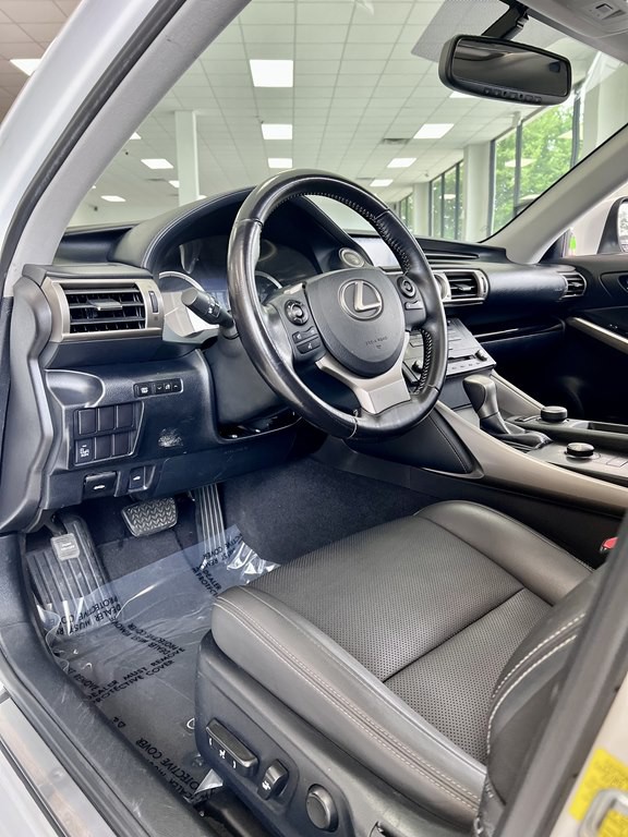 2015 Lexus IS Image 13