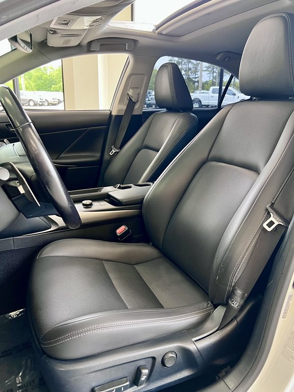 2015 Lexus IS Image 14