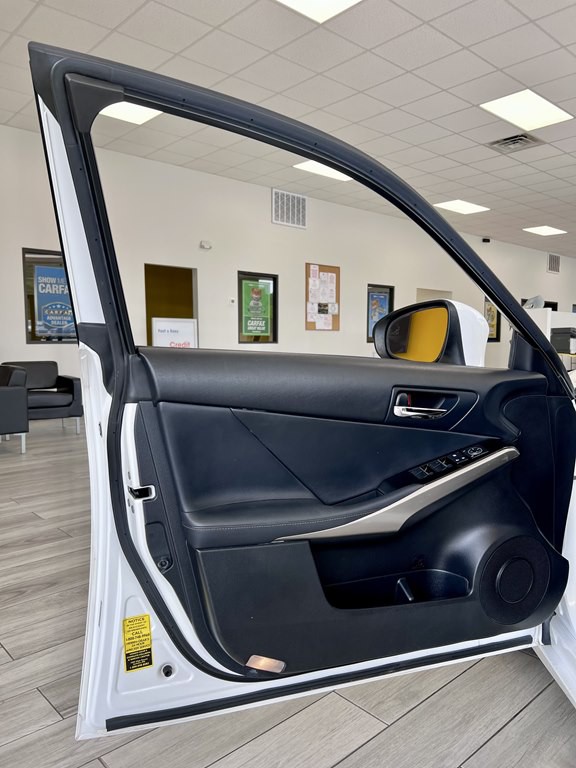 2015 Lexus IS Image 15