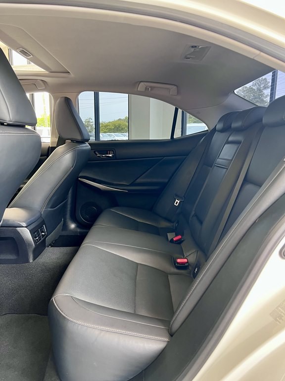 2015 Lexus IS Image 17