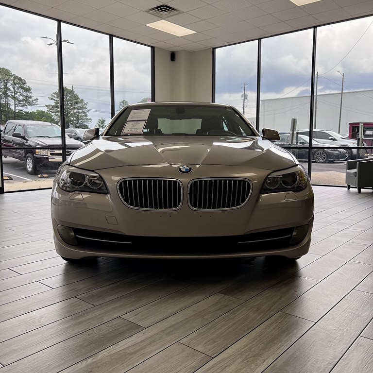 2011 BMW 5 Series Image 2