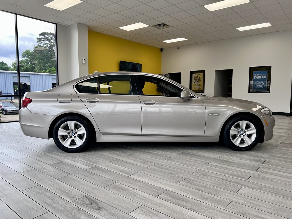 2011 BMW 5 Series Image 5