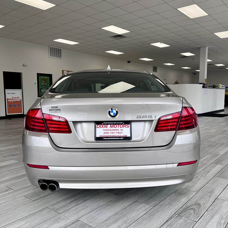 2011 BMW 5 Series Image 8
