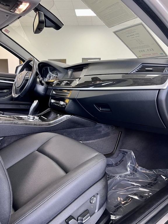 2011 BMW 5 Series Image 11