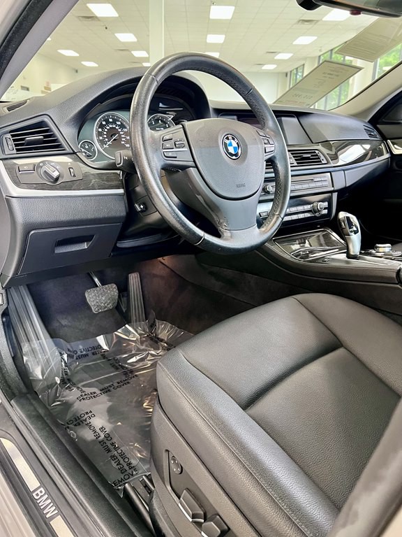 2011 BMW 5 Series Image 12