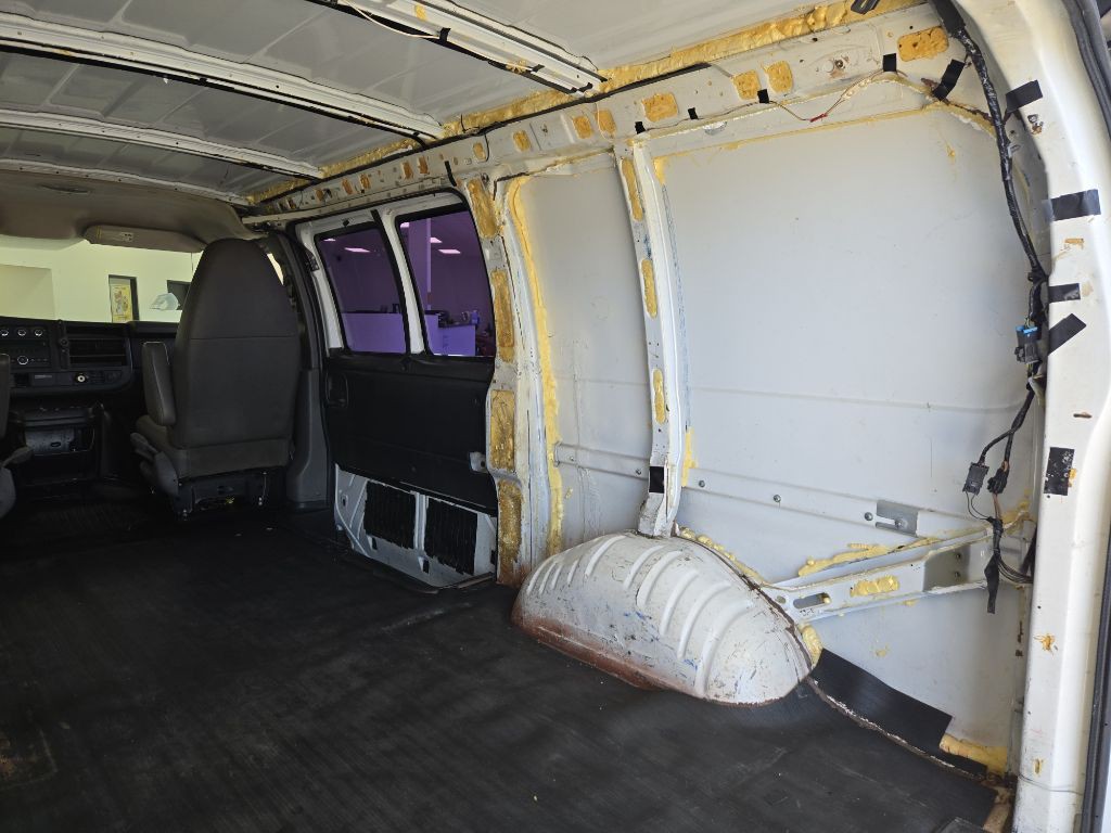 2012 Chevrolet Express Image 18