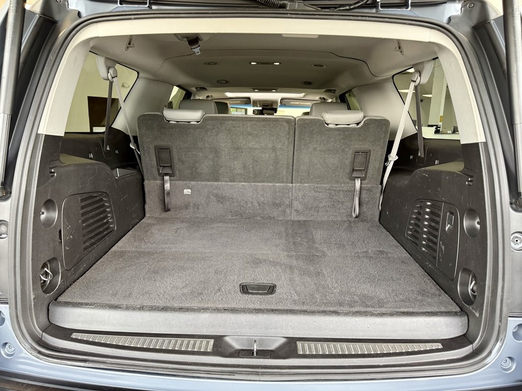 2016 Chevrolet Suburban Image 9