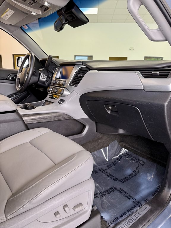 2016 Chevrolet Suburban Image 12