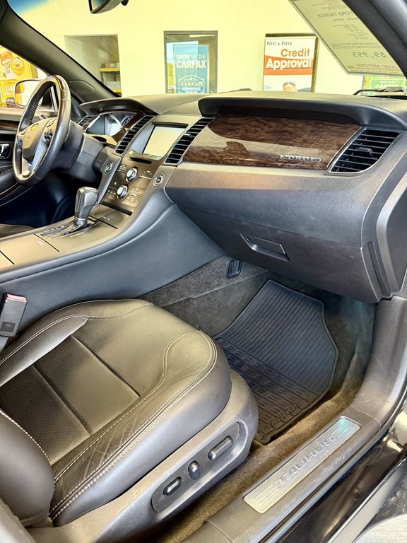 2015 Ford Taurus Image 12