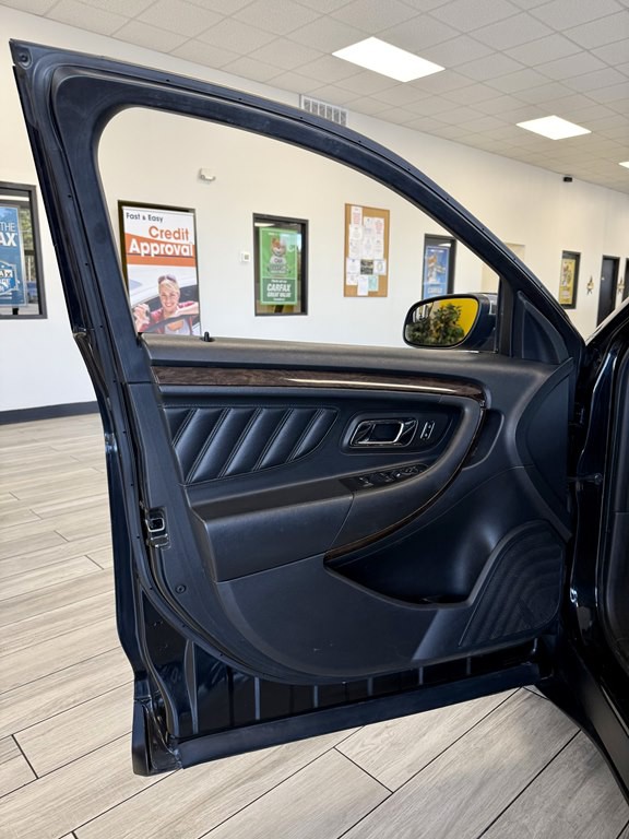 2015 Ford Taurus Image 15