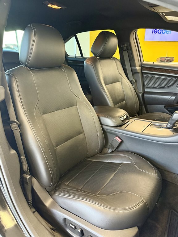 2015 Ford Taurus Image 16