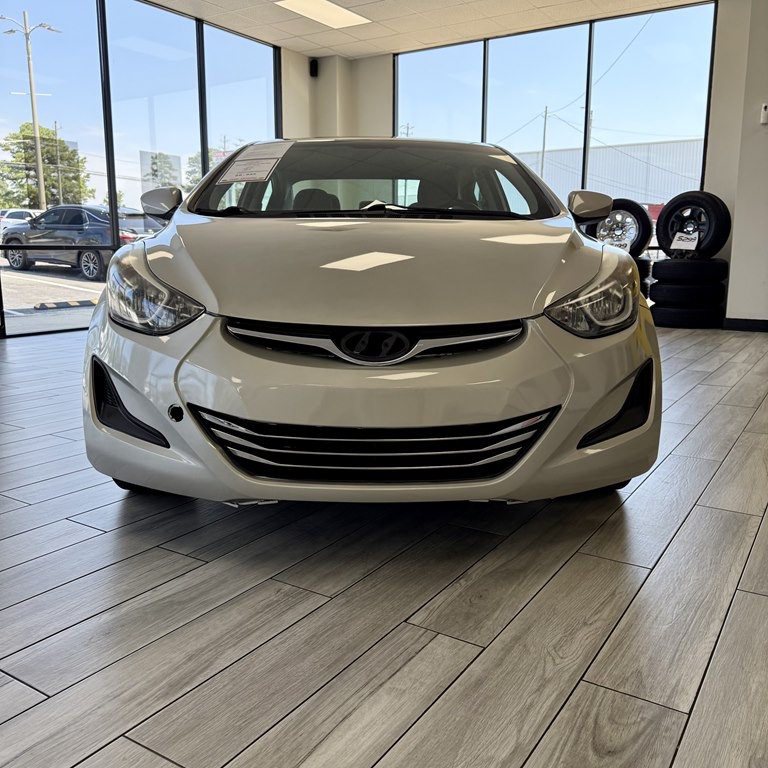 2015 Hyundai Elantra Image 2