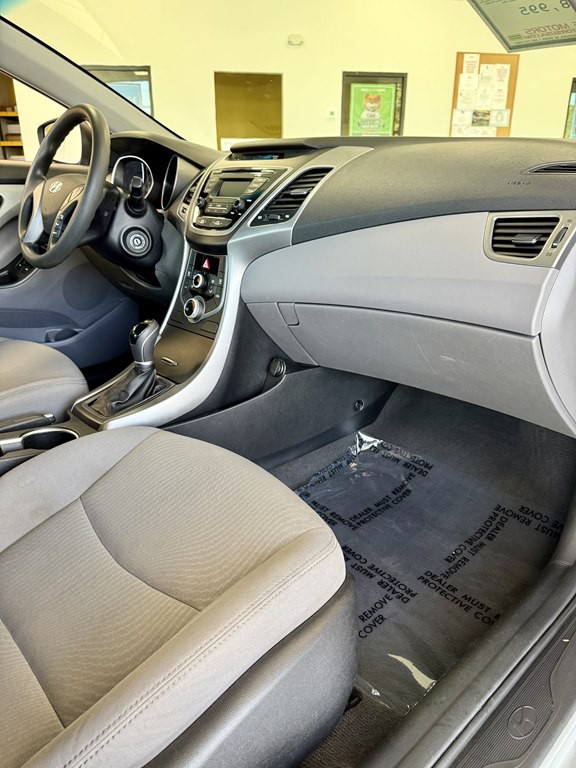 2015 Hyundai Elantra Image 11