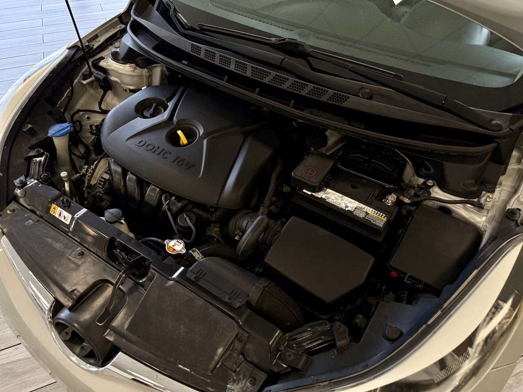 2015 Hyundai Elantra Image 17