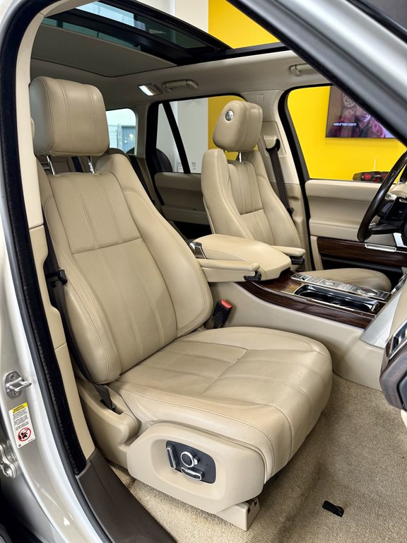 2016 Land Rover Range Rover Image 16