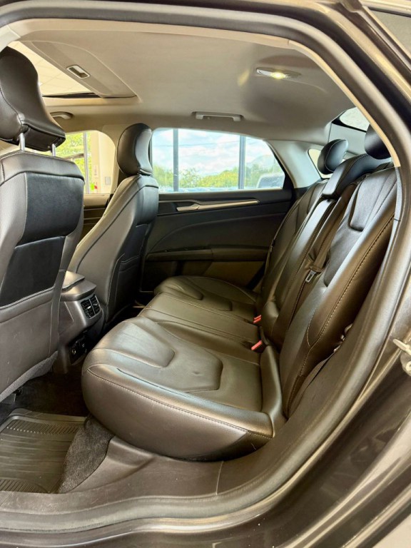 2016 Ford Fusion Image 17