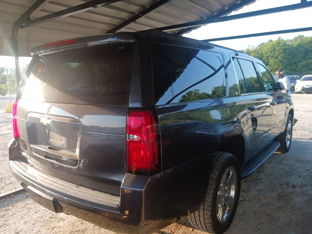 2018 Chevrolet Suburban Image 3