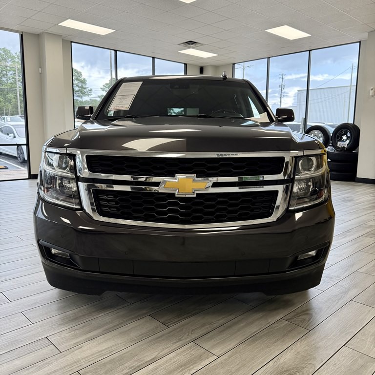 2018 Chevrolet Suburban Image 2