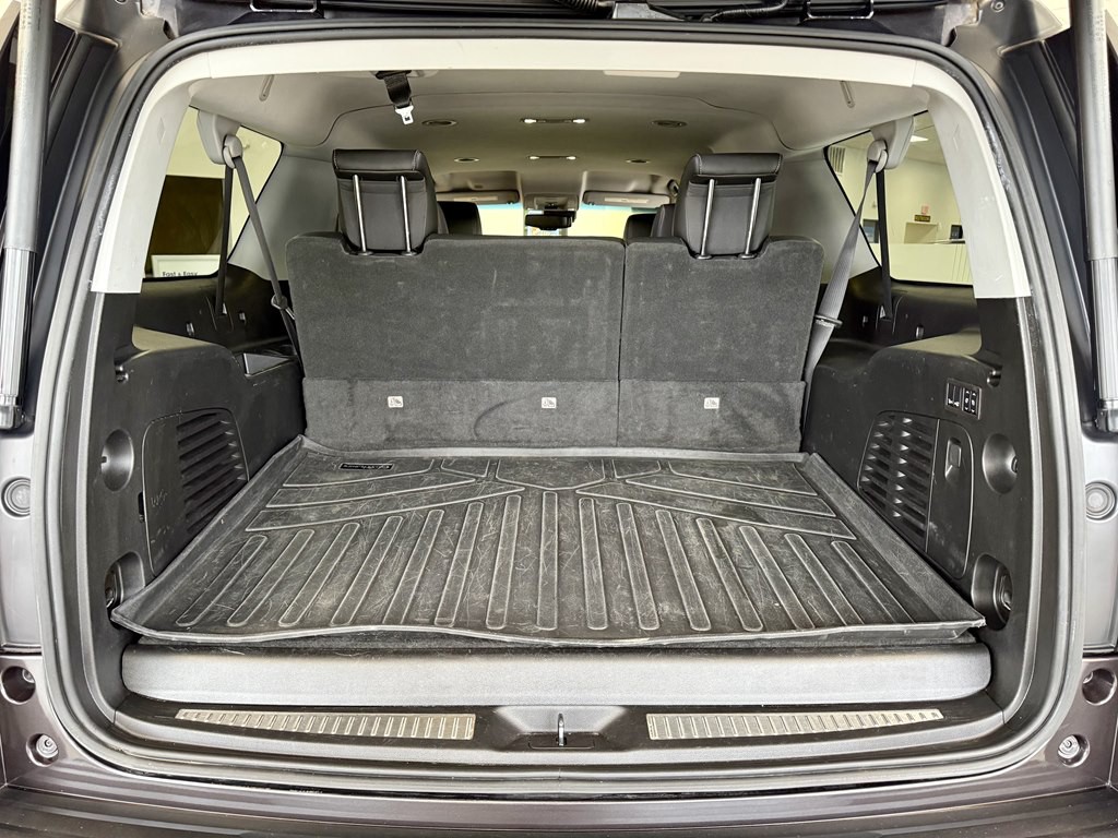 2018 Chevrolet Suburban Image 9