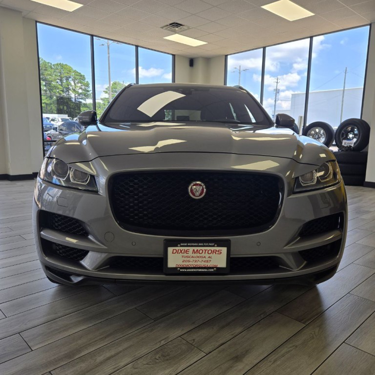 2020 Jaguar F-PACE Image 2