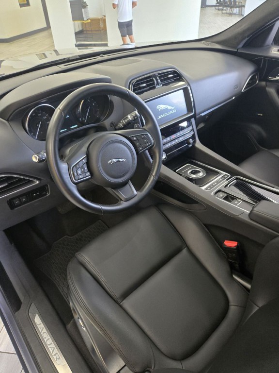 2020 Jaguar F-PACE Image 12
