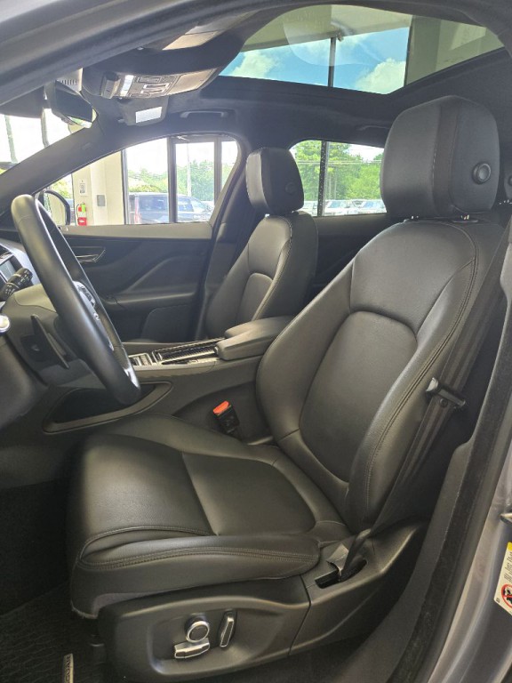 2020 Jaguar F-PACE Image 13