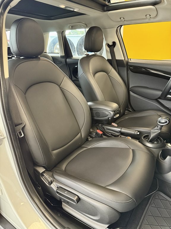 2019 MINI Cooper Image 16