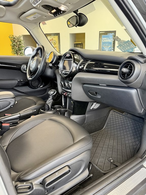 2019 MINI Cooper Image 12