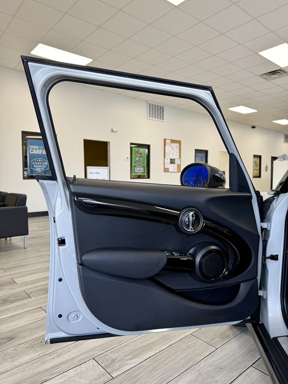 2019 MINI Cooper Image 15