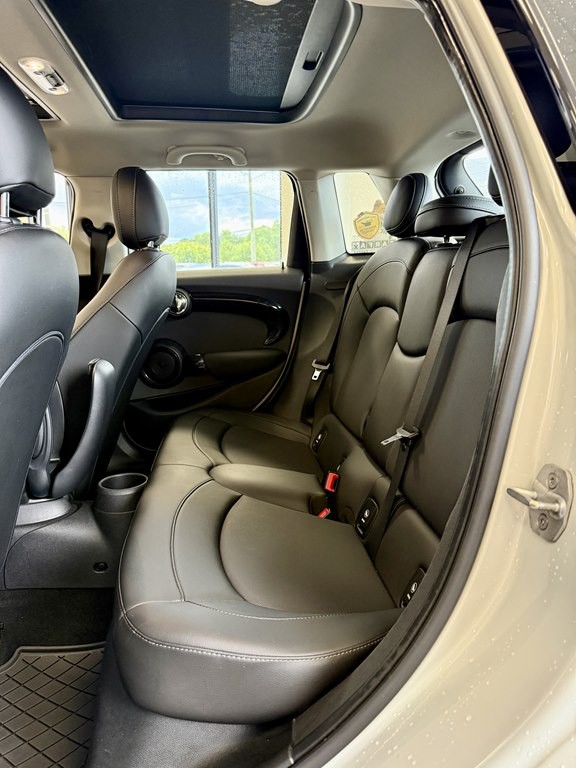 2019 MINI Cooper Image 17