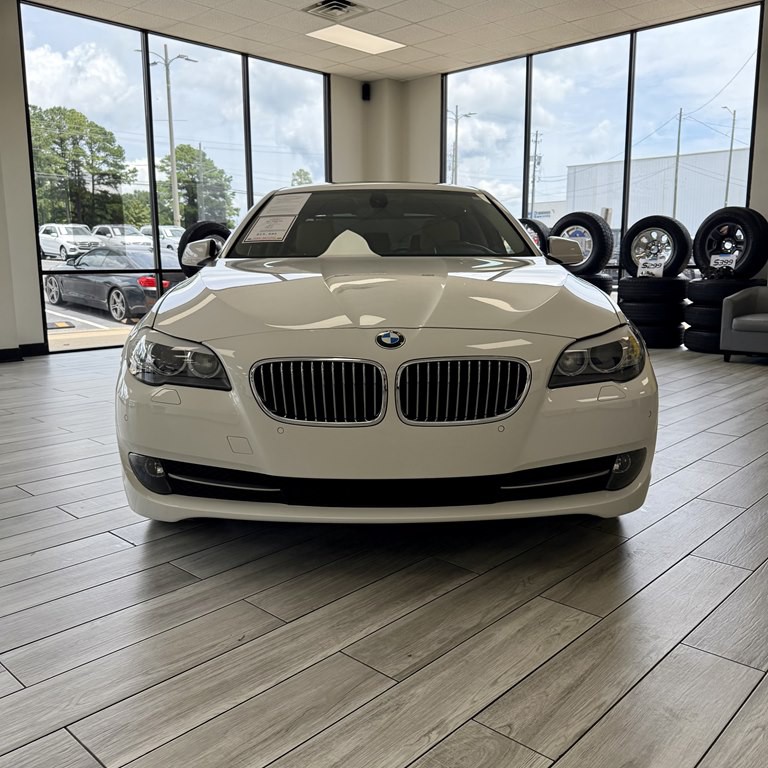 2011 BMW 5 Series Image 2