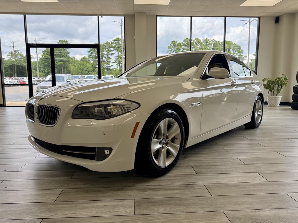 2011 BMW 5 Series Image 3